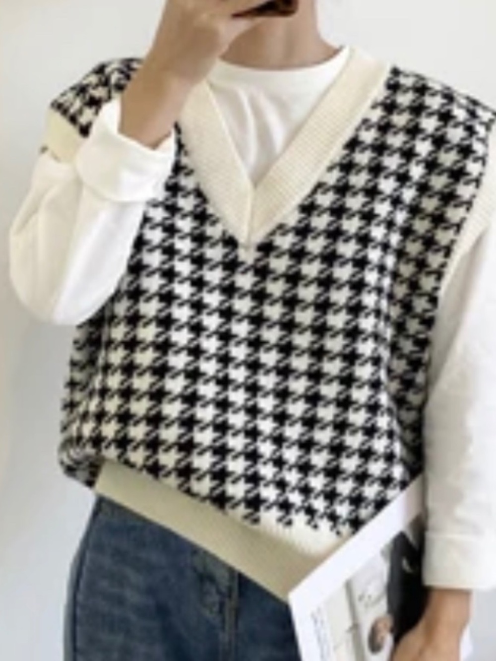 Black and white houndstooth v-neck knit vest s women EUC